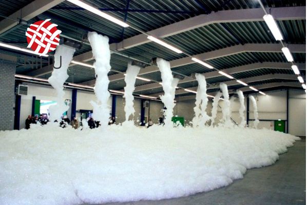 Bọt foam phủ trên đám cháy