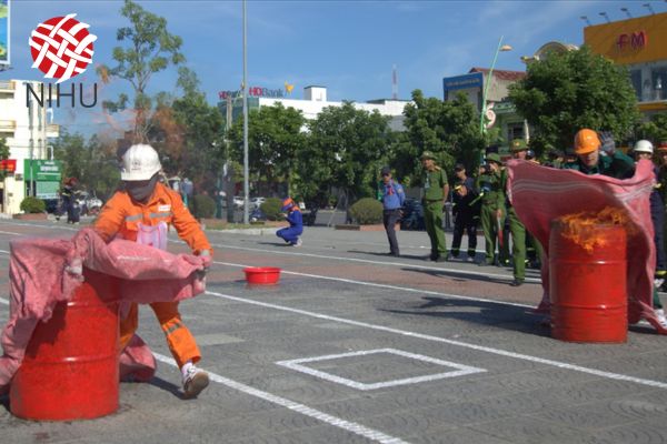 cách sử dụng chăn chiên chữa cháy